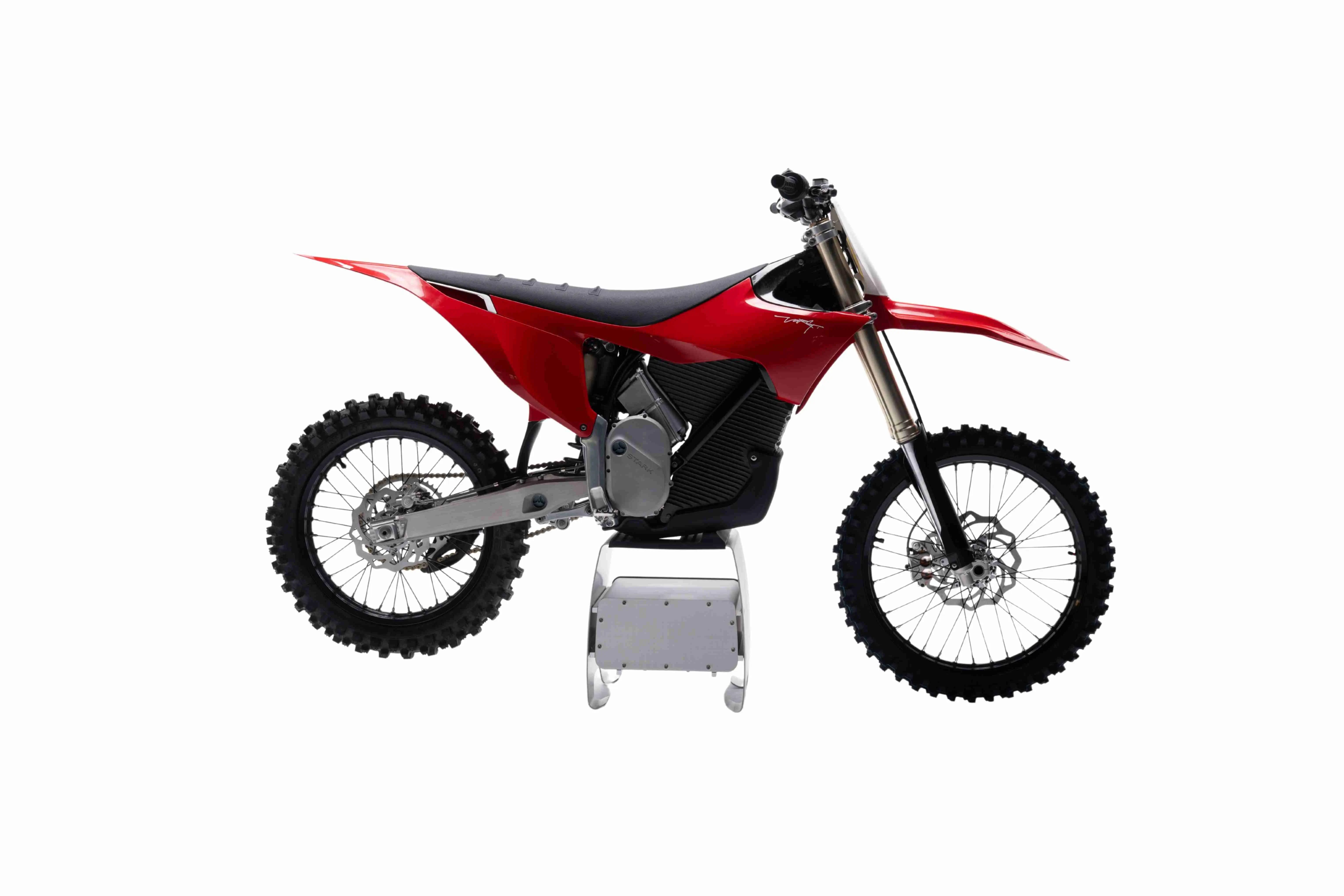 Punainen sähkömoottoripyörä valkoisella taustalla