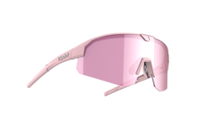 Urheilulliset urheilulasit, joissa on yksi vaaleanpunainen sävytetty linssi ja vaaleanpunainen kehys. SÄHKÖPYÖRÄT.NETin Tripoint Mount Mist Small -suojalaseissa on tyylikäs, moderni muotoilu, joka sopii täydellisesti multisport-lasitoimintaan.