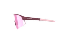 SÄHKÖPYÖRÄT.NETin Tripoint Mount Mist Small -urheiluaurinkolasien sivukuva, jossa on vaaleanpunaiset sävytetyt linssit, ruskeankeltainen ja vaaleanpunainen kehys, jossa on "tripoint" ohimossa, ja UV400-suojaus valkoisella pohjalla.