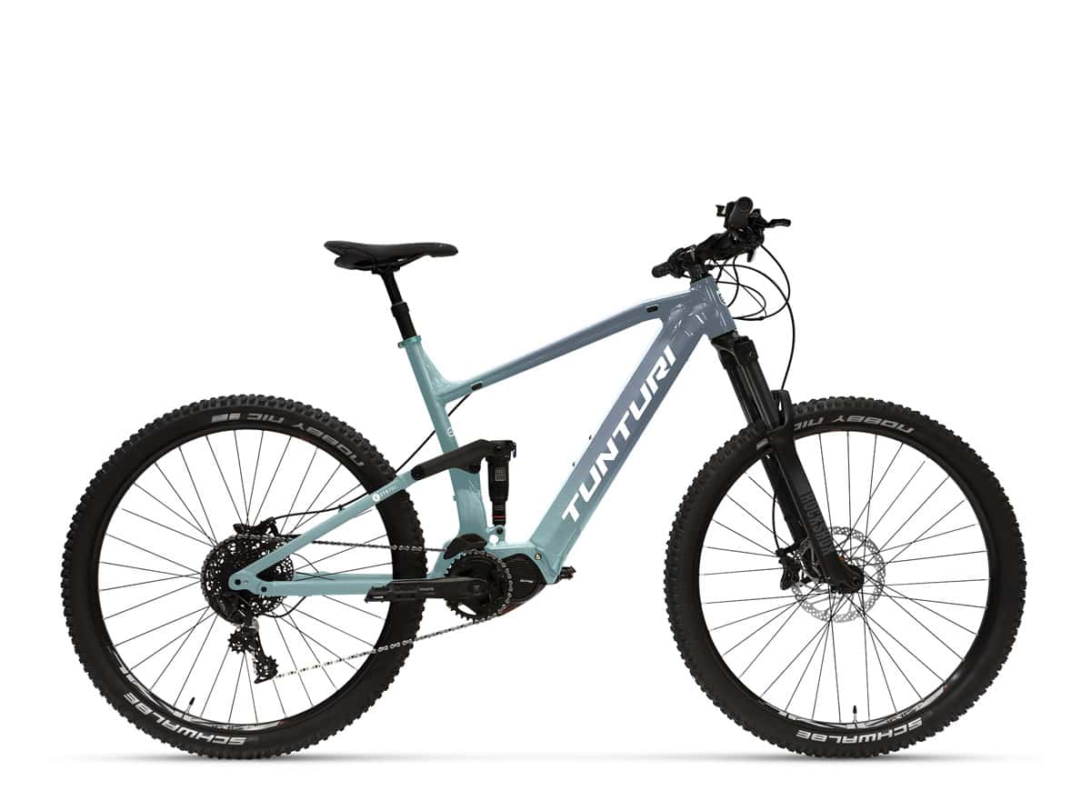 Sininen ja harmaa Tunturi E290 Full 2025 *HUIPPUTARJOUS* sähkömaastopyörä SÄHKÖPYÖRÄT.NET:stä, jossa on täysjousitus, paksut renkaat, levyjarrut ja suora ohjaustanko, näkyy sivukuvassa valkoista taustaa vasten.