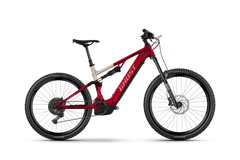 SÄHKÖPYÖRÄT.NETin Ghost E-ASX Essential 2026 on punainen täysjousitettu sähköpyörä, jossa on mustat pyörät ja renkaat, GHOST-logo, levyjarrut ja Bosch Performance Line CX -moottori keskiveto alarungossa. Kuvassa sivuprofiili.