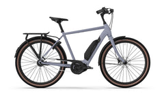 Helkama e-Oiva 5v 27.5″ sähköpyörä on moderni harmaa sähköpyörä, jossa on musta runkoon asennettu akku, Shimanon osat, suojalevyt, takateline ja ruskealla korostetut renkaat valkoisella pohjalla.
