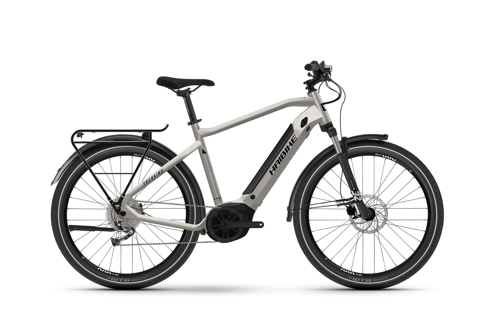 Sivukuva Haibike TREKKING 3 High S-koko sähköpyörästä SÄHKÖPYÖRÄT.NETistä, valkoinen runko mustalla ohjaustangolla, pyörillä, satulalla ja telineellä; siinä on Bosch Performance -moottori ja integroitu akku alaputkessa.