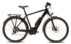 Helkama SE10 10v 28" sähköpyörä on musta sähköhybridipyörä, jossa on tukeva runko, levyjarrut, downtube-akku, suojalevyt, takateline ja potkulaite, kuvassa valkoisella pohjalla.